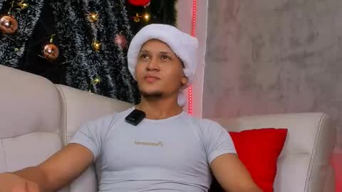 Snapshot of liam_knight chatting on 12.16.25 liam_knight online show from 12.16.25