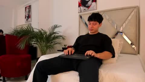 Call me Lian online show from 02.19.26