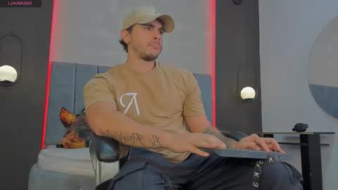 Snapshot of liam_walk chatting on 03.10.26 Liam online show from 03.10.26