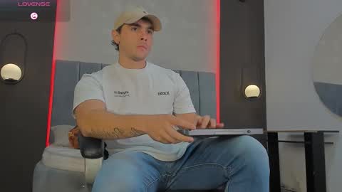 Snapshot of liam_walk chatting on 03.12.26 Liam online show from 03.12.26