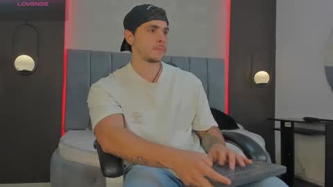Snapshot of liam_walk chatting on 03.20.26 Liam online show from 03.20.26