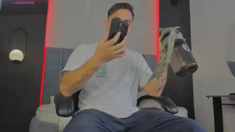 Snapshot of liam_walk chatting on 03.25.26 Liam online show from 03.25.26