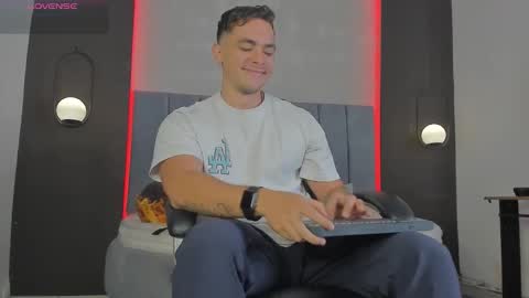 Snapshot of liam_walk chatting on 03.26.26 Liam online show from 03.26.26