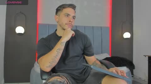 Snapshot of liam_walk chatting on 04.07.26 Liam online show from 04.07.26