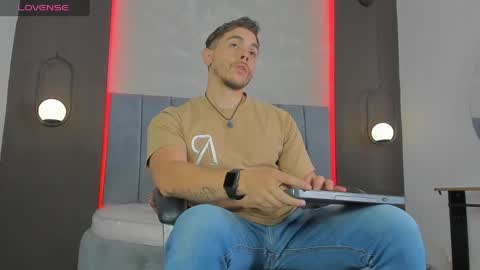 Snapshot of liam_walk chatting on 04.09.26 Liam online show from 04.09.26