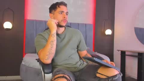 Snapshot of liam_walk chatting on 04.13.26 Liam online show from 04.13.26