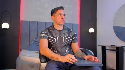 Snapshot of liam_walk chatting on 04.15.26 Liam online show from 04.15.26
