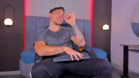 Snapshot of liam_walk chatting on 04.17.26 Liam online show from 04.17.26