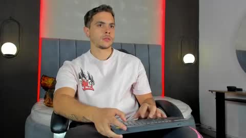 Snapshot of liam_walk chatting on 04.20.26 Liam online show from 04.20.26