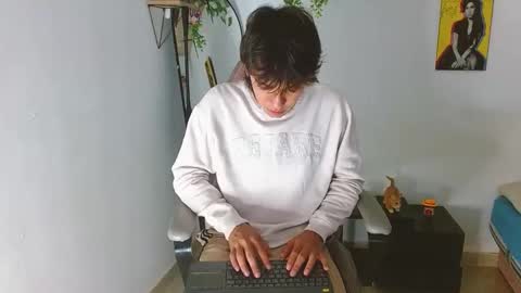 Snapshot of liam_xul chatting on 10.28.25 liamxul online show from 10.28.25