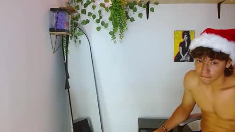 Snapshot of liam_xul chatting on 12.19.25 liamxul online show from 12.19.25