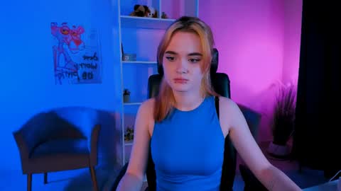 Snapshot of liana_kisses chatting on 02.12.25 Little Liana online show from 02.12.25