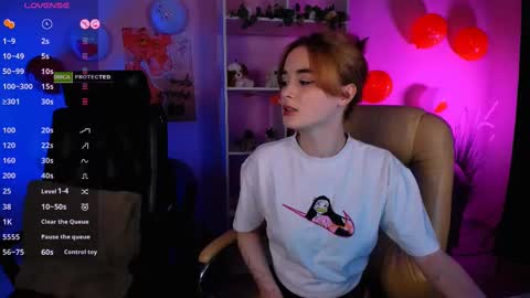 Snapshot of liana_kisses chatting on 02.15.25 Little Liana online show from 02.15.25