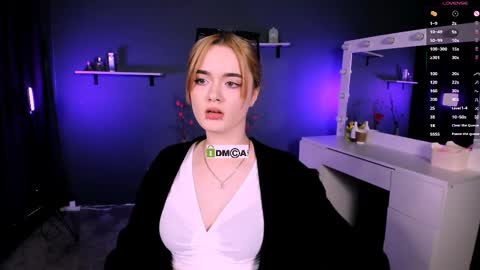 Snapshot of liana_kisses chatting on 03.08.25 Little Liana online show from 03.08.25