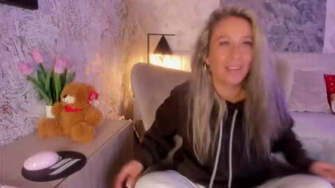 Lian online show from 12.21.25