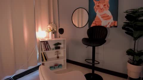 Lia online show from 10.28.25