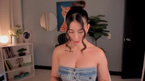 Lia online show from 12.19.25