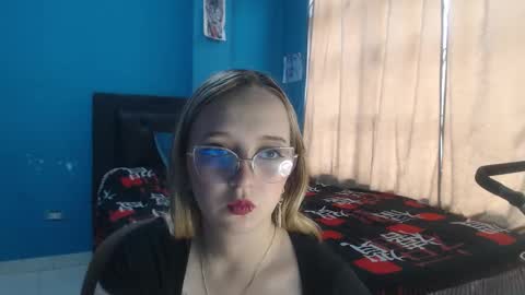 Lia Roberts online show from 11.24.25