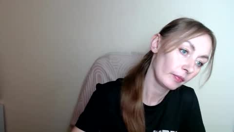 Snapshot of liasais_ chatting on 06.06.26 Lia online show from 06.06.26
