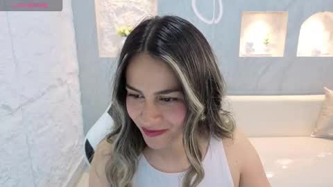 Snapshot of liat_white_tx chatting on 09.18.25 Online 800 to 1400 online show from 09.18.25