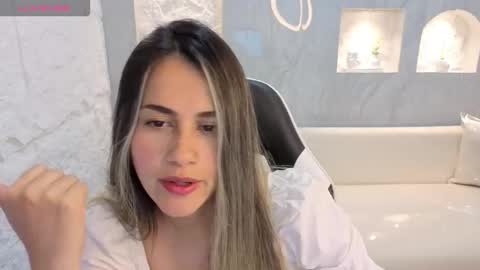 Snapshot of liat_white_tx chatting on 10.06.25 Online 800 to 1400 online show from 10.06.25