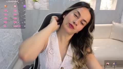 Snapshot of liat_white_tx chatting on 11.11.25 Online 800 to 1400 online show from 11.11.25