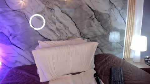 Snapshot of liathompsons chatting on 11.11.25 Lia Tompson online show from 11.11.25