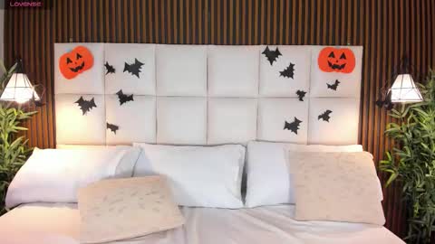 Snapshot of liatink chatting on 10.31.25 LIA TINK online show from 10.31.25