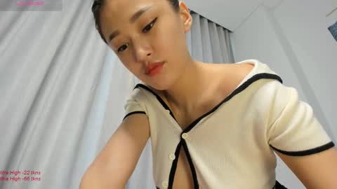 Snapshot of liavee chatting on 02.17.25 Lia online show from 02.17.25