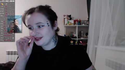 Snapshot of light_lunaa chatting on 02.14.25 light_lunaa online show from 02.14.25