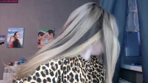 Snapshot of light_lunaa chatting on 09.16.25 light_lunaa online show from 09.16.25