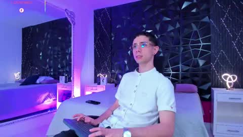 Snapshot of liiamhudson_ chatting on 09.12.25 L I I A M online show from 09.12.25