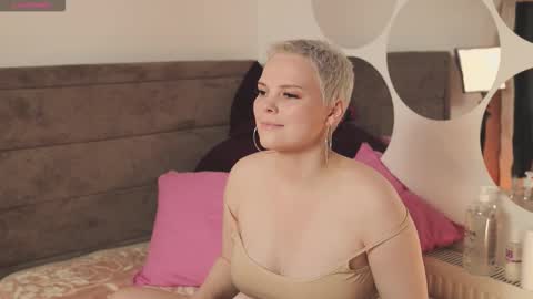 likaaberry online show from 10.14.25