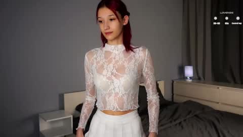 Snapshot of likalens chatting on 11.26.25 Emi online show from 11.26.25