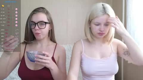 Snapshot of like_a_princess chatting on 04.12.26 Anna and Bella online show from 04.12.26