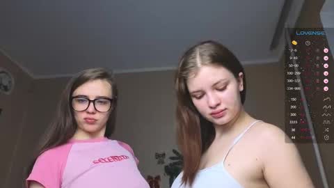 Snapshot of like_sun chatting on 12.28.24 Call me Anna online show from 12.28.24