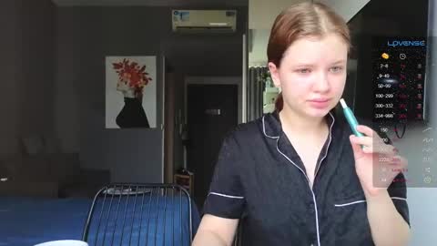 Snapshot of like_sun chatting on 01.28.25 Call me Anna online show from 01.28.25