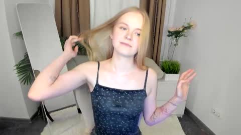 Snapshot of lil_cookie_monster chatting on 03.04.26 Erica online show from 03.04.26