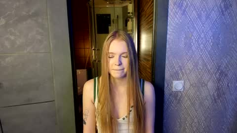 Snapshot of lil_cookie_monster chatting on 04.08.26 Erica online show from 04.08.26