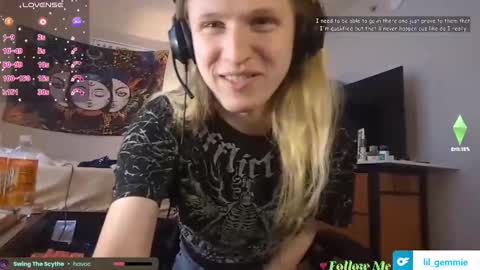 Snapshot of lil_gem chatting on 04.18.26 lil gemmie online show from 04.18.26