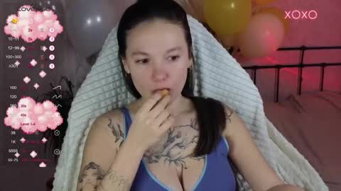 Snapshot of lil_luna_x chatting on 02.02.26 little moon online show from 02.02.26