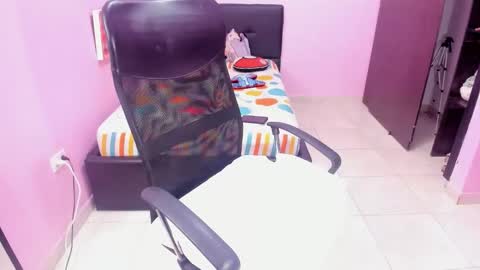 lil_mommy_slut online show from 11.18.25