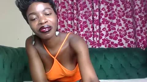 Snapshot of lil_paula chatting on 01.18.25 serenity online show from 01.18.25