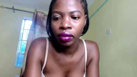 Snapshot of lil_paula chatting on 11.03.25 serenity online show from 11.03.25