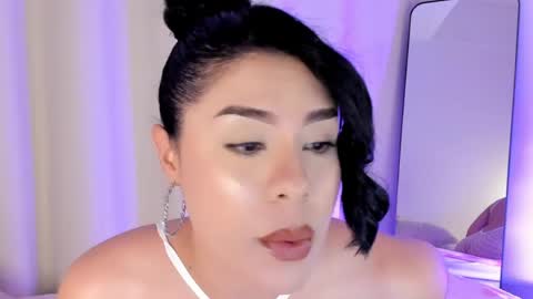 Lola online show from 04.11.26