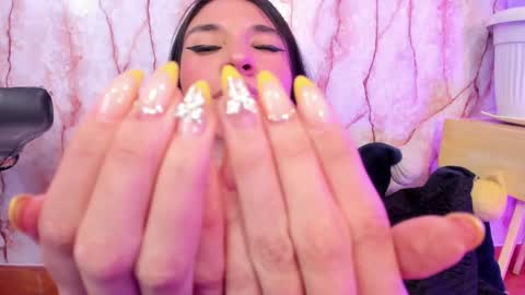 Snapshot of lila_elliot chatting on 01.28.25 Lila online show from 01.28.25