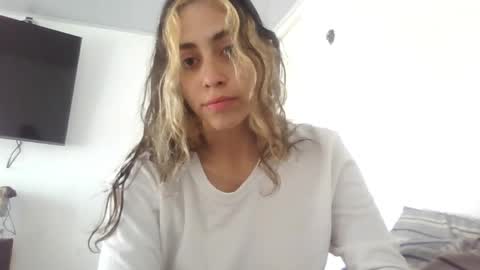 Snapshot of lila_herz chatting on 05.18.26 Ren online show from 05.18.26