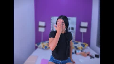 Snapshot of lila_pinky chatting on 11.11.25 L I L A online show from 11.11.25