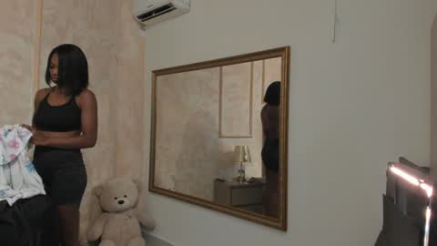 lila bailey  online show from 01.07.25