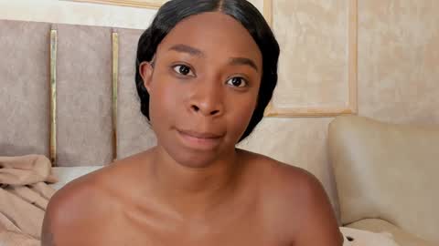 lila bailey  online show from 02.06.25